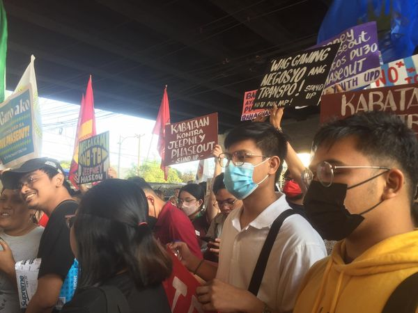 updlcc_'s tweet photo. ICYMI: The League of College Councils participated in the protest during the first day of the transport strike last March 6. https://t.co/dpFhgjVzt9