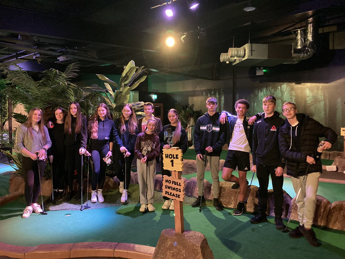 stteilos_PE's tweet photo. Move over Tiger Woods #TeamTeilos are on the course! A little pit stop on the crazy golf courses before the under 16 boys take to the competition floor.
Pob lŵc Harrison, Isaiah & Zarron go smash it this afternoon boys 🍀💪 https://t.co/YC4MiSodGy