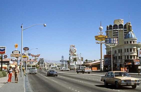 @LasVegasLocally .The #CasinoRoyale was previously the best low rollers casino on the Strip-The Nob Hill. The Nob Hill-at right- was in biz from 1979 to 1993-30 years ago. Vintage #NobHill casino chips are now quite valuable. (Ned Paynter-1979) @TheJuliaNelson