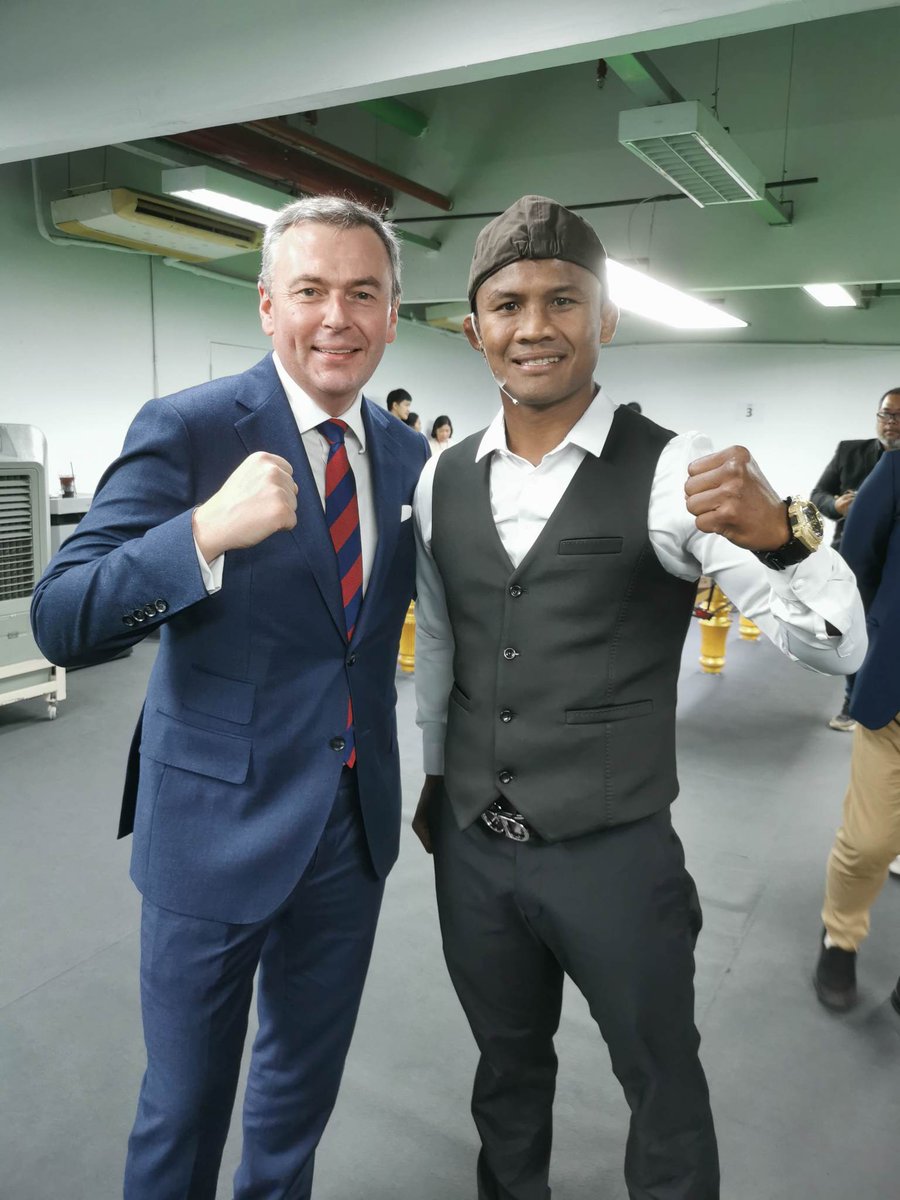 Jason Ferguson VS Buakaw Banchamek 😊