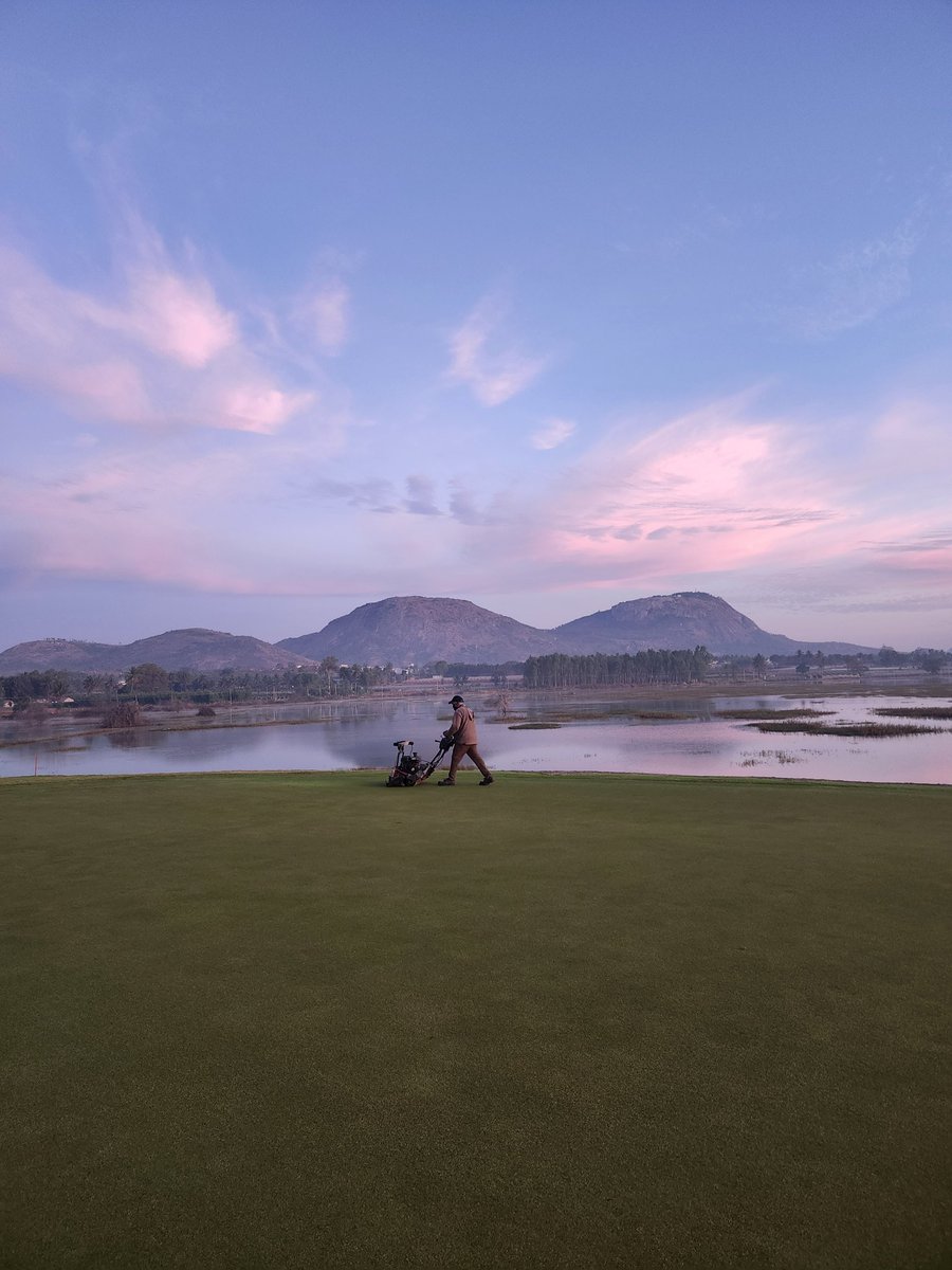 Bpmturf's tweet photo. Morning setup @p_golfshire. 

@troonint https://t.co/x7gdjbfHQf