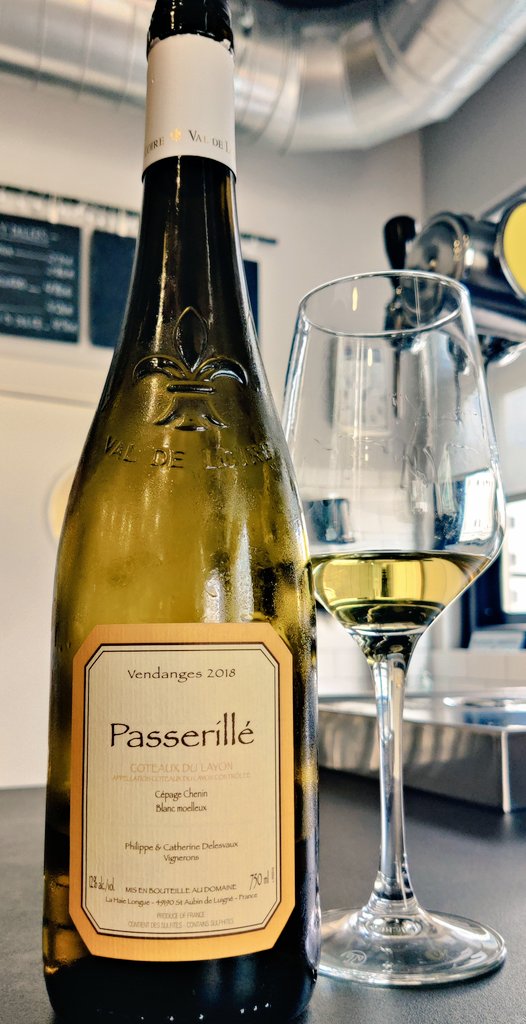 elretrogusto's tweet photo. Passerillé blanc molleaux de Chenin blanc del Loira con chocolate blanco al 38% con albahaca del productor #Cauma de Valencia. https://t.co/Hn1uP3hdJn