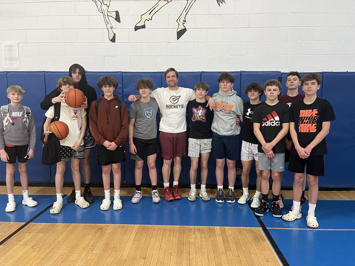jr_rocketshoops's tweet photo. Our 8th grade jr rockets last basketball practice as rockets.  Good luck this weekend as you play the last time as a jr rocket! https://t.co/bVMVN01jpl