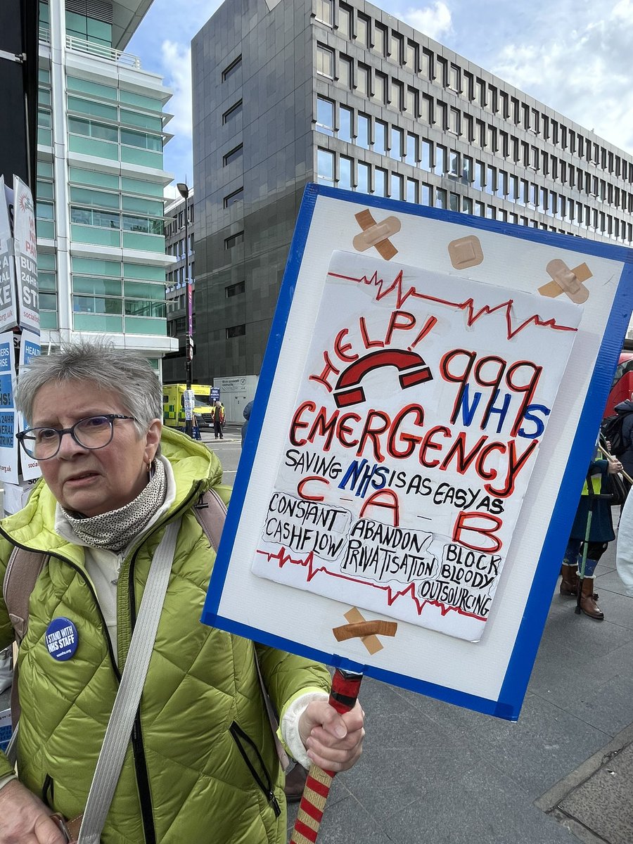 paulapeters2's tweet image. #NHSSOS

Out on the streets of London for #NHSSOS demo