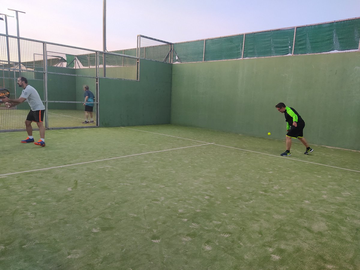 cdpadelpalos's tweet photo. Ayer viernes 10 de marzo, nuestro equipo de Veteranos del Club de Padel Palos de la Frontera perdimos 2-1 contra nuestros amigos en Ayamonte, un equipo duro. 
Esta semana nos tocó aprender. https://t.co/s4c6tkrD5a