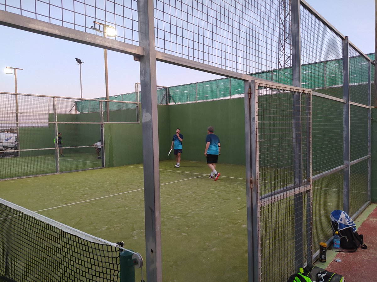 cdpadelpalos's tweet photo. Ayer viernes 10 de marzo, nuestro equipo de Veteranos del Club de Padel Palos de la Frontera perdimos 2-1 contra nuestros amigos en Ayamonte, un equipo duro. 
Esta semana nos tocó aprender. https://t.co/s4c6tkrD5a