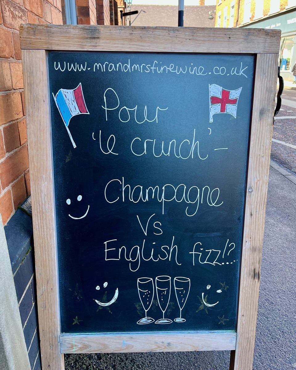 Surely there's only one answer today?! Bring out the English fizz! 😀 🤞🥂 #englishsparklingwine #englishfizz #englishwinelovers #SixNations