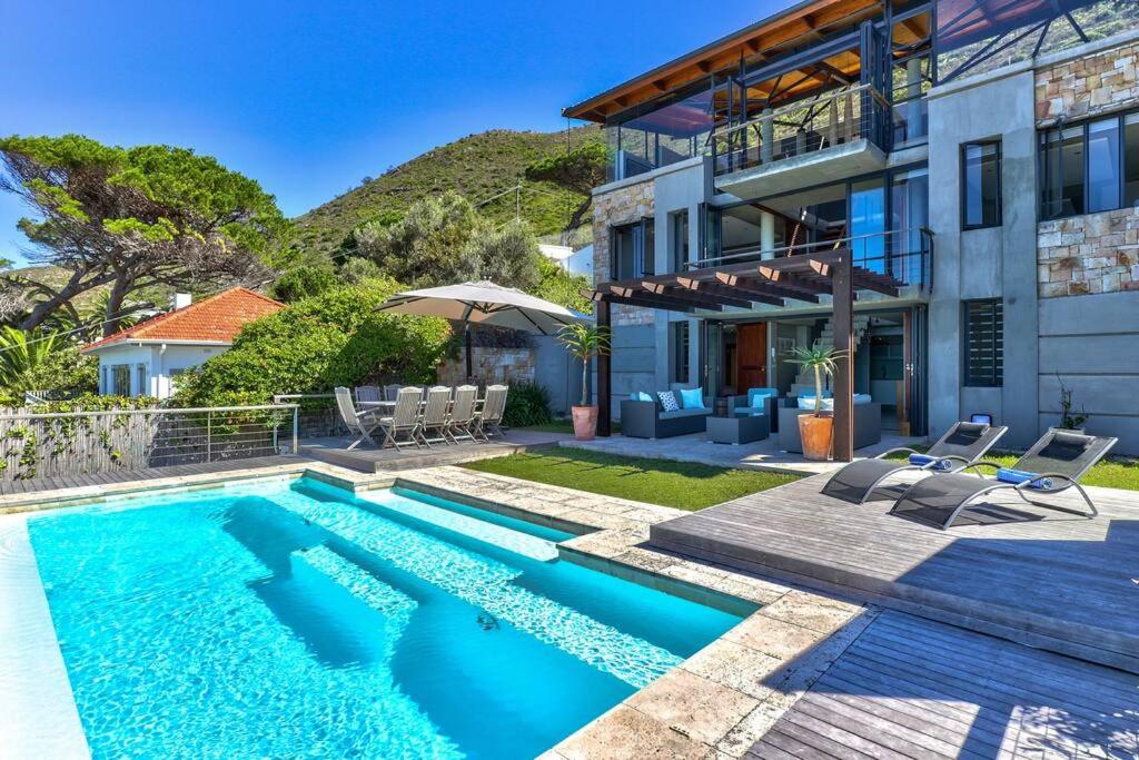 PropertyBaskett's tweet photo. Jacob's Ladder
Location:  Cape Town, Western Cape
Price: R 19,800 /2-night for 8 guests.
Entire Villa ideal for a travel group of 8, Check out more details here https://t.co/N2AGA5sGWB.
https://t.co/Z5UnHNglKk
#malema 
#Stage1 
#CapeTown https://t.co/59kIjlrHpB