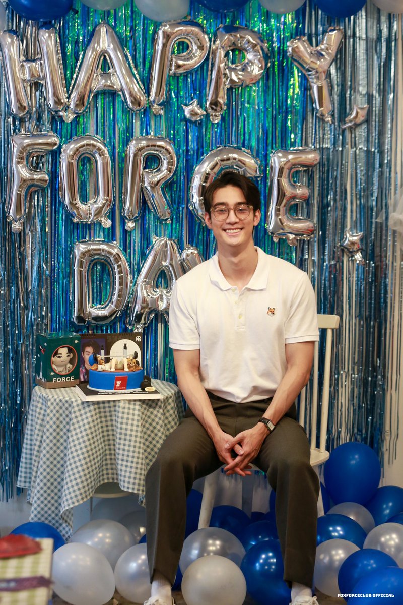forceofficial_'s tweet photo. ยิ้มกว้างเลยน้าาา ดีใจนะงับที่เห็นฟอสมีความสุข 😁😁😁
@fforcejs #fforce_
#Happy26thFORCEDay
#ForceBirthdayProject2023 https://t.co/eyn1zG5H1b