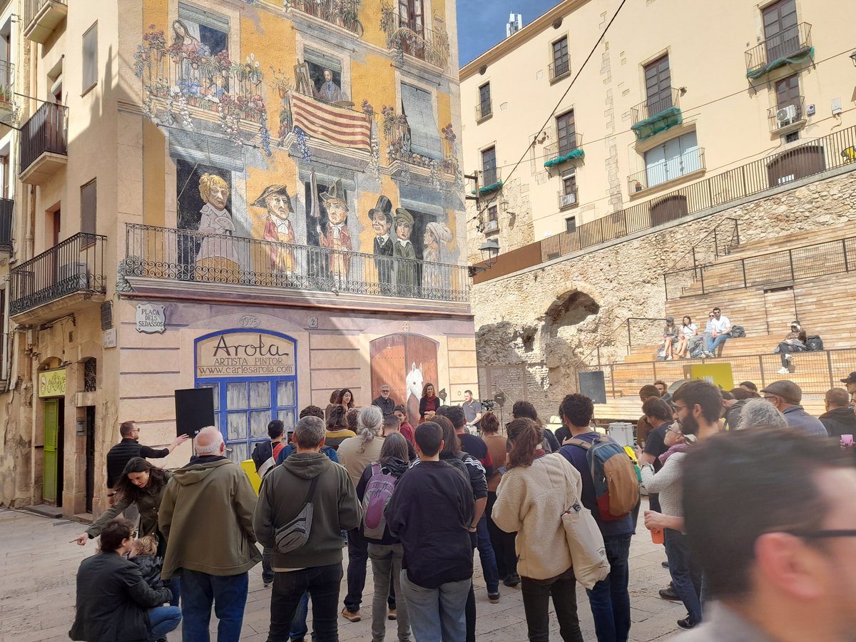 nabacegu's tweet image. Som on volem ser! 🙂

Hi ha una alternativa, som el motor d'un canvi de rumb, ens toca arremangar-nos i treballar de valent. 

#PerCanviarHoTot
