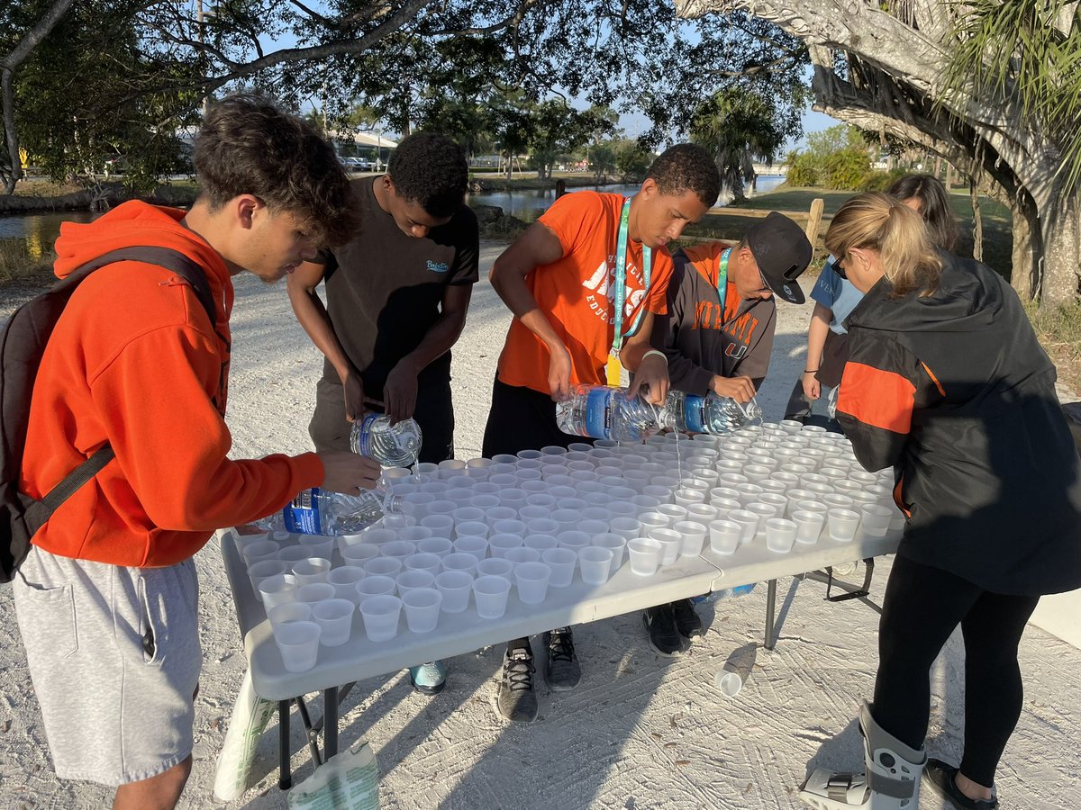JILXC1's tweet photo. Another great &amp; early morning of #volunteering with @pbrr &amp; @k2roadsports for the #Shamrock5K10K
@JILHSOFFICIAL Thanks to our #NHS friends for joining us at table 2. https://t.co/4i1U63Rzis