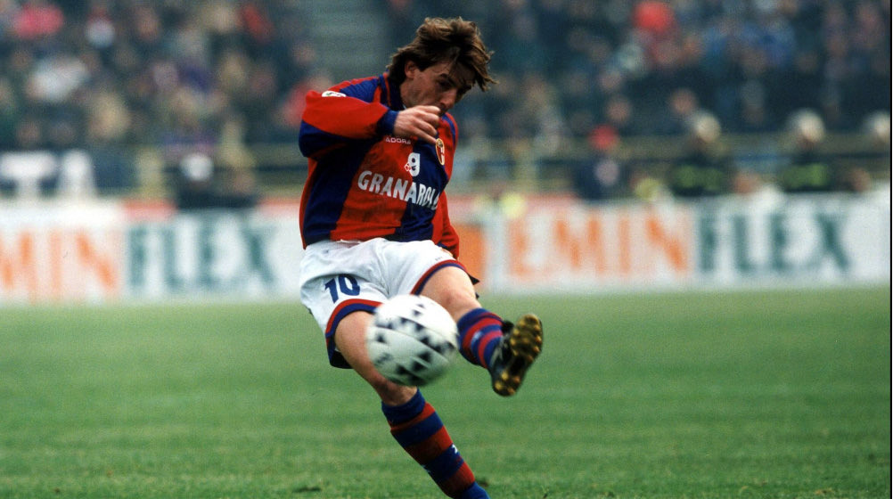 finidi007's tweet photo. Vandaag ook de Giuseppe Signori clash in een van de mooiste stadions van Italië Bologna vs Lazio. Een ongekende aanvaller die 1 op 2 liep in de Serie A #bollaz https://t.co/5Q9UJOk8Pd