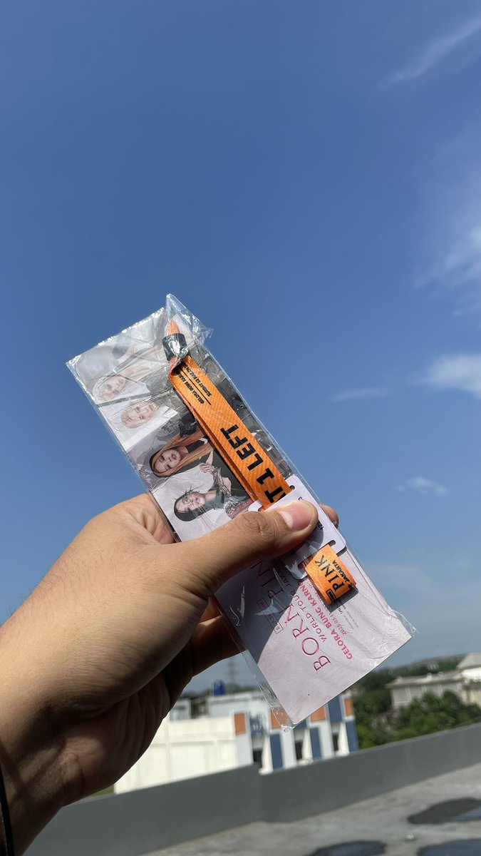 ilhamadi261's tweet photo. WTS (JUAL CEPAT)‼️ Tiket Blackpink Bornpink Jakarta UNDERPRICE‼️

Cat 1 Left (day 2): 1 Tix ✅

✅Wristband 
✅Underprice
✅COD
NEGO SAMPE JADI!!!
#wtsbornpinkjakarta #wtsblackpinkjakarta #wtsbornpink https://t.co/WQjdIFs38C