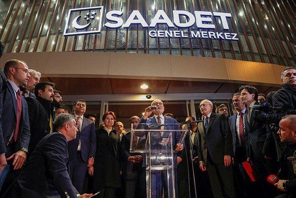 #Saadetpartisi,Necmettin Erbakan vakfına ait
Balgat Hamidiye binasının uzan zaman kirasını ödeyemediği için icra yoluyla çıkarılmıştı.

Kirasını ödeyemeyen Saadet Partisi,
Kısa zamanda bu görkemli binayı inşa edip oldukça lüx tefrişatla donattığı genel merkeze nasıl sahip oldu?🤔
