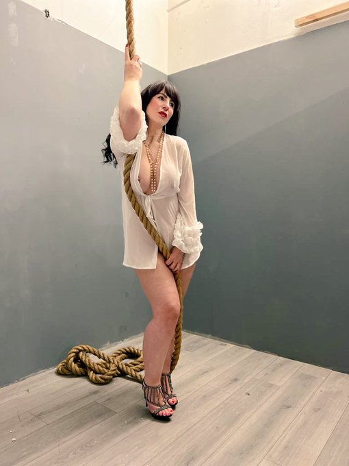 Good Afternoon My Naughty Family.. How are we all hanging? With that in mind there's just something about