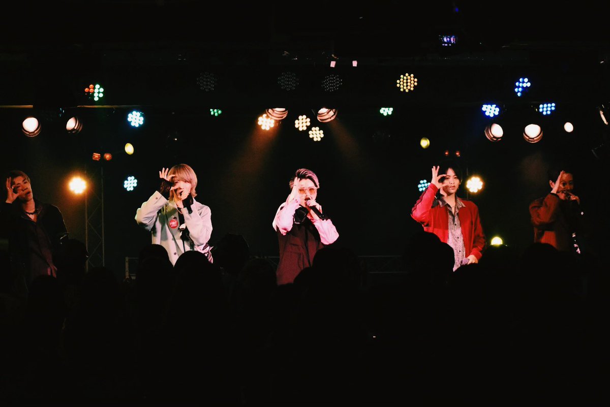 VELLE_kazuki's tweet photo. .
#DOLfes ありがとうございました🔥
丸一日みんなと一緒に盛り上がれて最高でした😂🎉
初めてもみんな巻き込んでのLIVEやっぱ良すぎる✨一生歌ってたい😩
ベルの音楽をたっぷりお届け出来るのは
21日単独!是非今日楽しんでくれた方は
チケットゲットしてね!
https://t.co/9EDx8HL1JM
. https://t.co/w6ehqblEFT