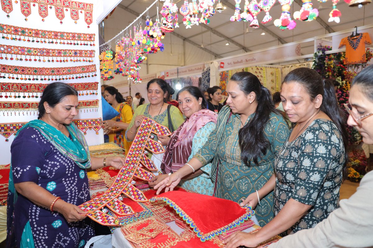 Last 2 days of SARAS Mela 2023! Don't miss your chance to enjoy authentic rural handicrafts, handloom textiles, and delicious traditional food. Join us for cultural programs and experience the true essence of India's rich heritage. #SARASMela2023 #RuralCrafts @CMOGuj