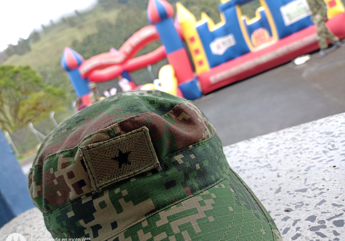 gescopar's tweet photo. Gestionar actividades para los niños del Quindio, llevarles un poco de diversión, que disfruten de jornadas diferentes, que reciban un día de más atención, es algo que disfruto cada vez que orgullosamente porto el uniforme de mi #EjercitoCol. #POR #BAMUR5 https://t.co/7GToVkZBum