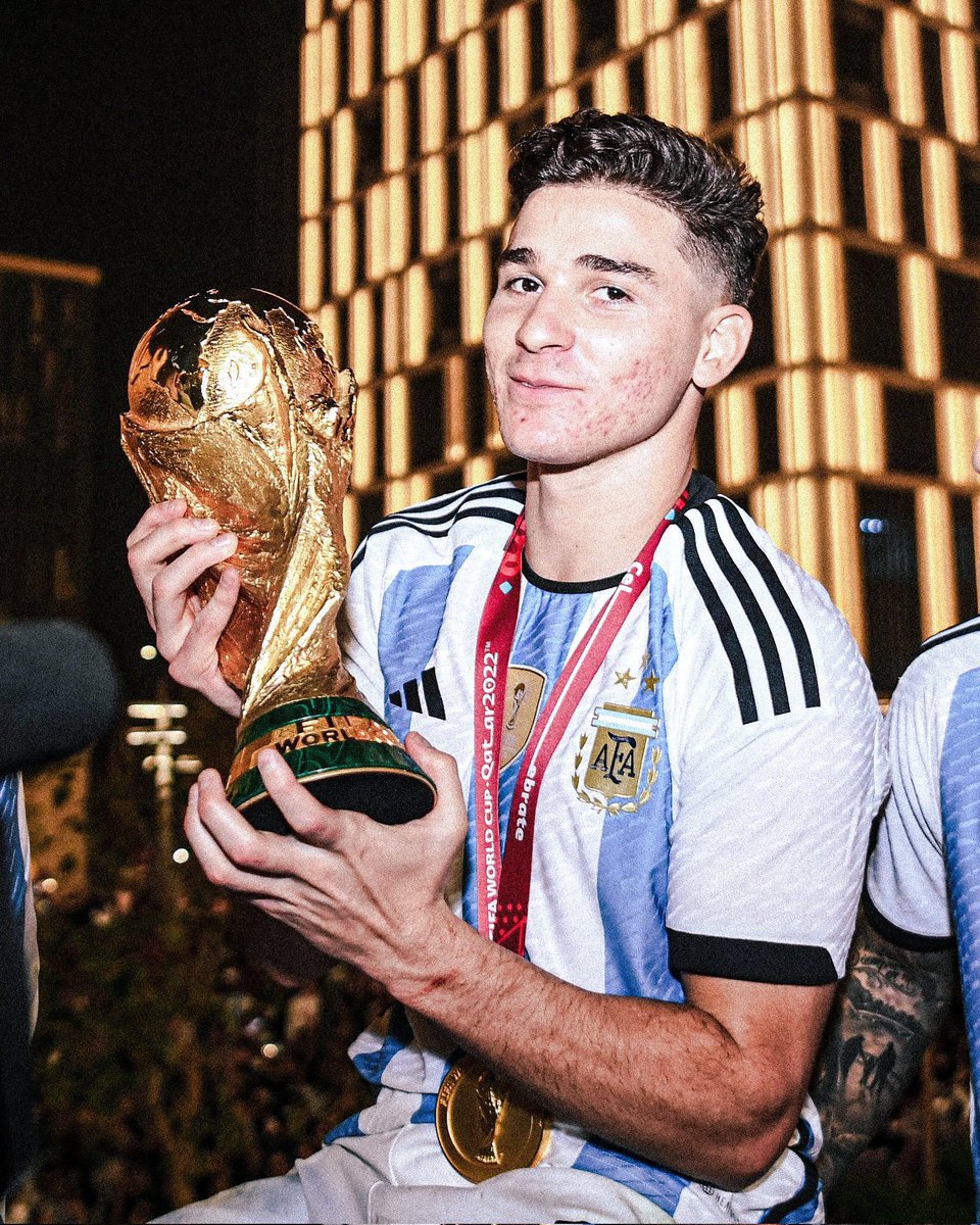 Fabrizio Romano (@FabrizioRomano) on Twitter photo 2023-03-11 13:00:35 Understand Juliรกn รlvarez will sign new deal with Manchester City next week. Juliรกn has approved the final proposal from the club ๐จ๐ต๐ค๐ป #MCFC
New deal will be valid until 2028, one more year โ significant pay rise after his great impact with PL and World Cup win.
Here we go ๐ท๏ธ Understand Juliรกn รlvarez will sign new deal with Manchester City next week. Juliรกn has approved the final proposal from the club ๐จ๐ต๐ค๐ป #MCFC
New deal will be valid until 2028, one more year โ significant pay rise after his great impact with PL and World Cup win.
Here we go ๐ท๏ธ