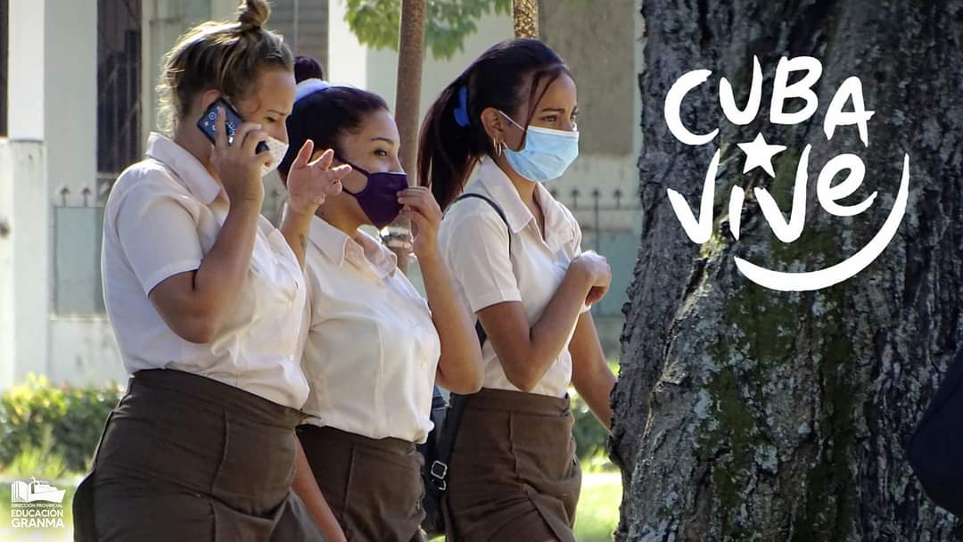 #YoVotoXTodos por seguir mejorando mi país "por nosotros mismos y por nuestros propios esfuerzos". Juntos podemos! <a href="/elsa_ena/">Ena Elsa Velázquez Cobiella</a> <a href="/LienMons/">Lien O'farril Mons</a> <a href="/CubaMined/">MINED</a> #Cuba