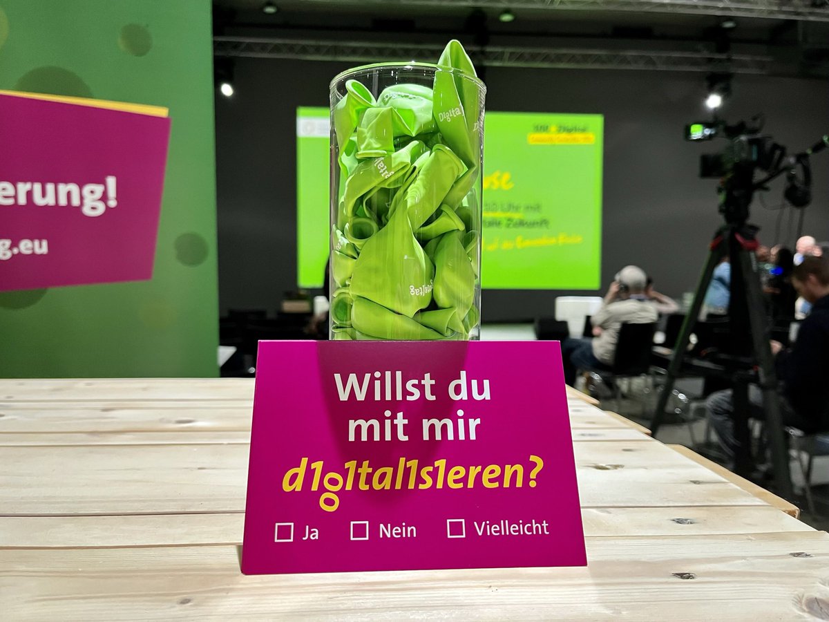 KimKlebolte's tweet photo. Wie sieht’s eigentlich mit der #Digitalisierung im #Engagement aus?
Darum geht’s heute auf der #100xDigital #CommunityConvention von @D_S_E_E.
🎉 Tolle Community
🚀 Spannende Projekte
💻 Viel Digital-Potenzial
Next step: Aktionsanmeldung zum #Digitaltag am 16. Juni! 👇 https://t.co/xF5d2eRKnB