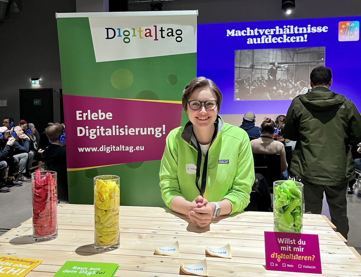 KimKlebolte's tweet photo. Wie sieht’s eigentlich mit der #Digitalisierung im #Engagement aus?
Darum geht’s heute auf der #100xDigital #CommunityConvention von @D_S_E_E.
🎉 Tolle Community
🚀 Spannende Projekte
💻 Viel Digital-Potenzial
Next step: Aktionsanmeldung zum #Digitaltag am 16. Juni! 👇 https://t.co/xF5d2eRKnB