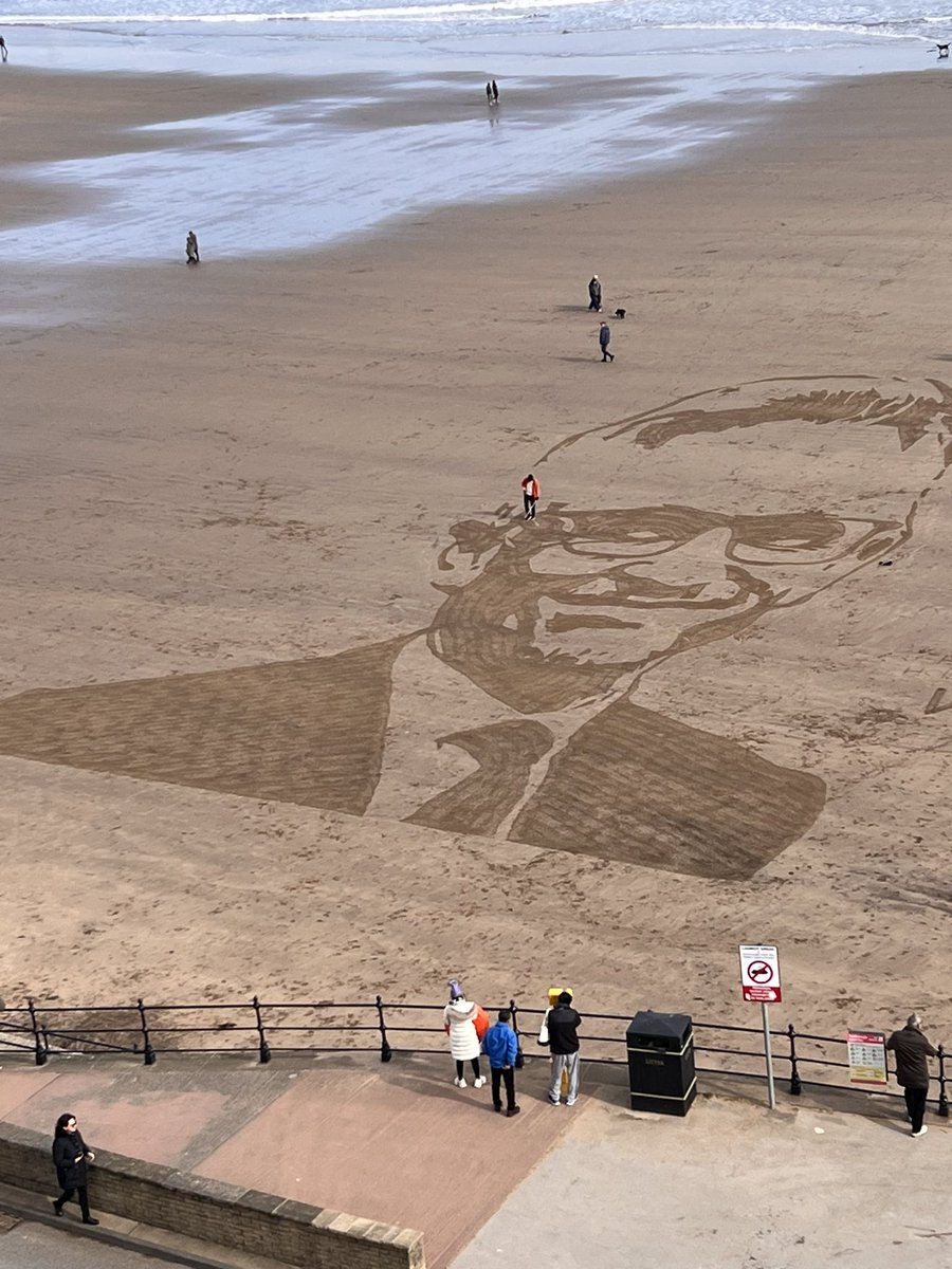 ClaireSLarkin's tweet photo. @GaryLineker why has your face appeared on Scarborough beach?! https://t.co/myCF5iV3sp