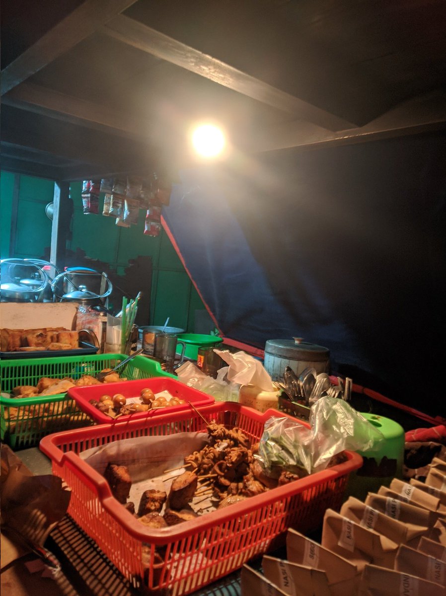 Nangkring di malam minggu 
Malam mingggumu ngapain nda?