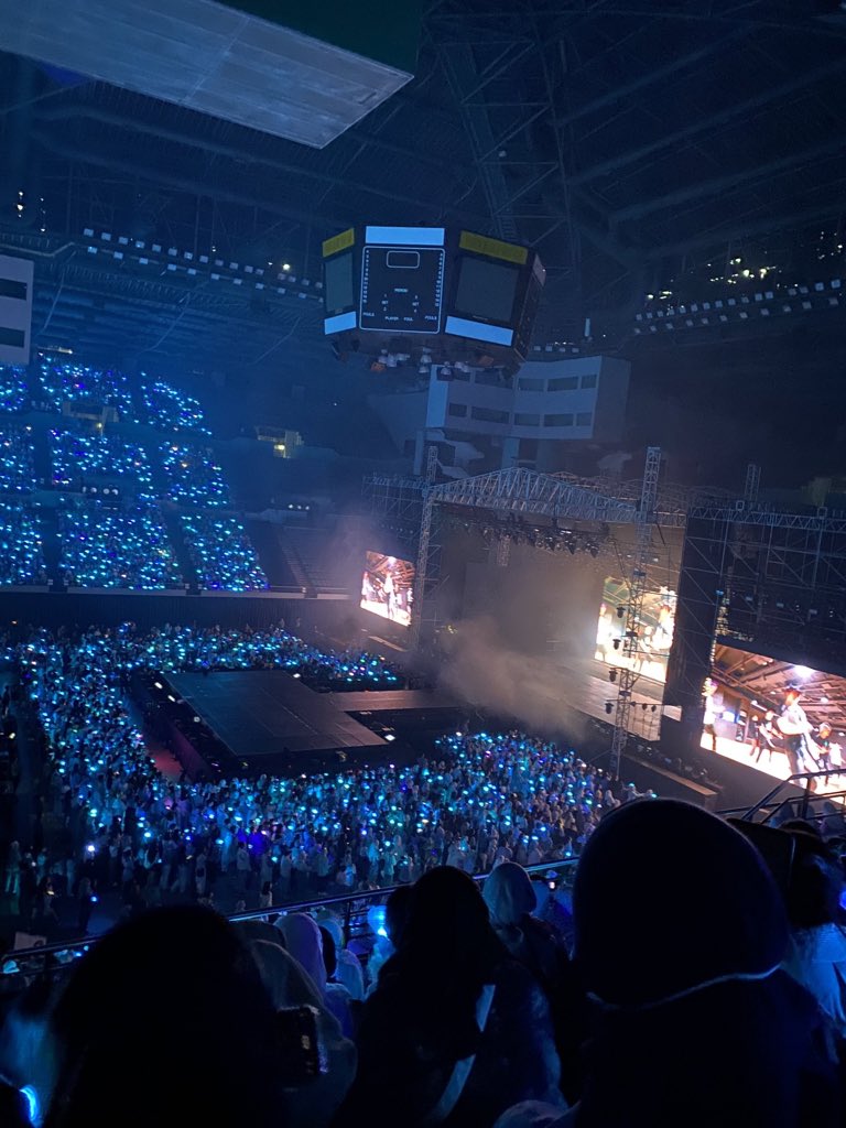 sweetjunkyu's tweet photo. What a day to remember forever! Finally im part of Treasure blue ocean
😭🫶🏻❤️

#TREASURE #트레저 #HelloinKL #HelloTourinKL #HelloTourinMalaysia #Hello_Tour_KualaLumpur https://t.co/6MXx0DYdG9