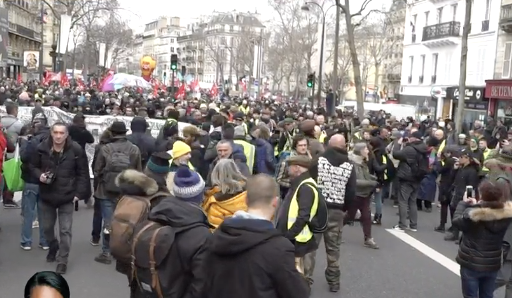 tcabarrus's tweet photo. À regarder la mobilisation au fil des manifestations contre la #ReformedesRetraites, on voit qu'on est sur un palier. Sans la participation des #jeunes et des salariés du #prives, les #syndicats ne parviendront pas à aller au delà. D'où les menaces et la tentation de la #violence https://t.co/vYhBXITPwJ