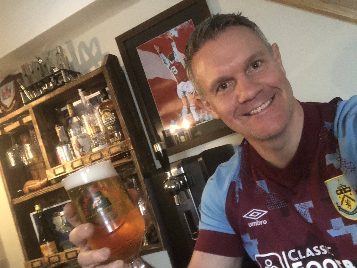 Pre-match pints in Irvines Bar! C’mon <a href="/BurnleyOfficial/">Burnley FC</a>