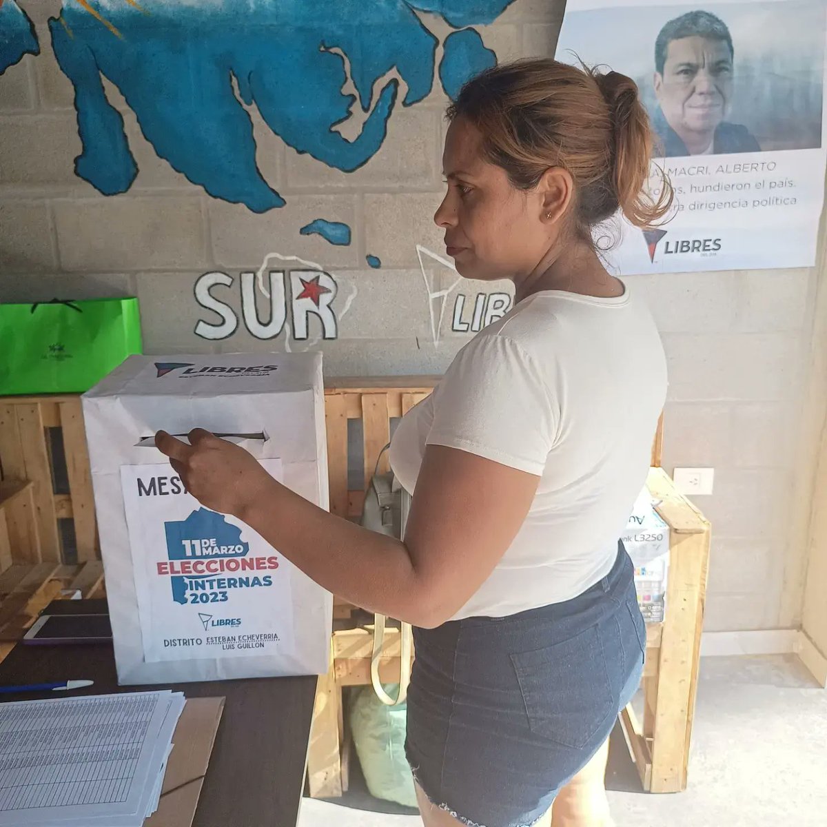 LibresdelSurTEE's tweet photo. Libres Del Sur abre sus votaciones partidarias en el día de hoy, a pesar de la ola de calor sofocante muchos vecinos echeverrianos ya están emitiendo sus votos.
Entérate en dónde están ubicadas las urnas acá 👇🏻
https://t.co/cVJWVVnPad

@maurolope11
@joha85g 
@silvia_saravia https://t.co/R13HNqBE1D