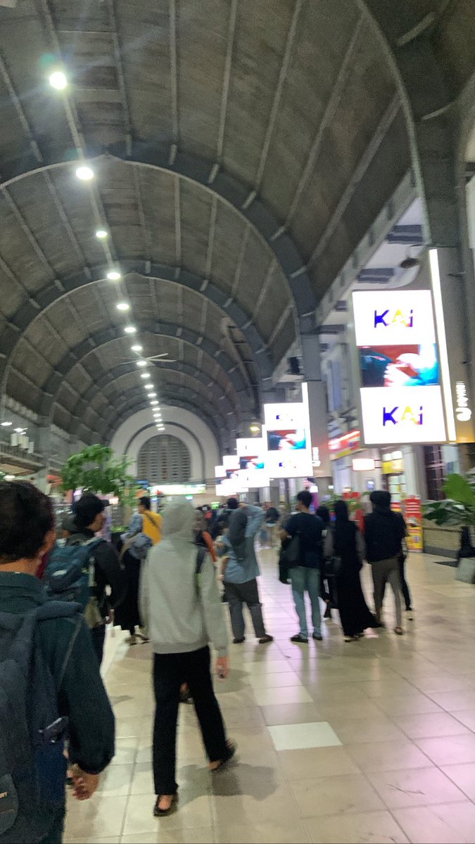 masangseng__'s tweet photo. jakarta luas gini serius gada yg tulus? https://t.co/EgaHHPiEKc