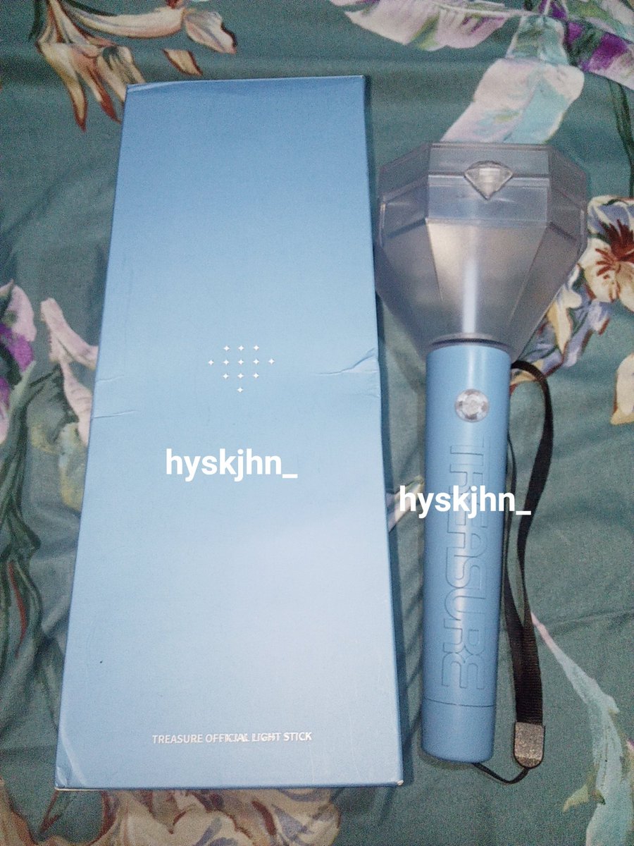 hyskjhn_'s tweet image. GIVEAWAY OFFICIAL TREASURE LIGHTSTICK

RULES :
• RT &amp;amp; LIKE THIS TWEET
• DROP BUKTI SS
• TEUME INA ONLY
• JANGAN DIJUAL LAGI ❎

- END : AFTER TREASURE CONCERT IN INDONESIA

 Pengiriman dari jakarta barat yaaa ^^

GOOD LUCK 💙