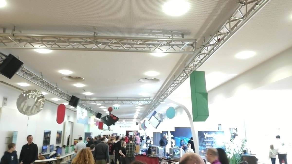 unbehandelt's tweet photo. Endlich wieder #Buttonfestival in #Graz
#nerdkultur https://t.co/4cJXgYEmla