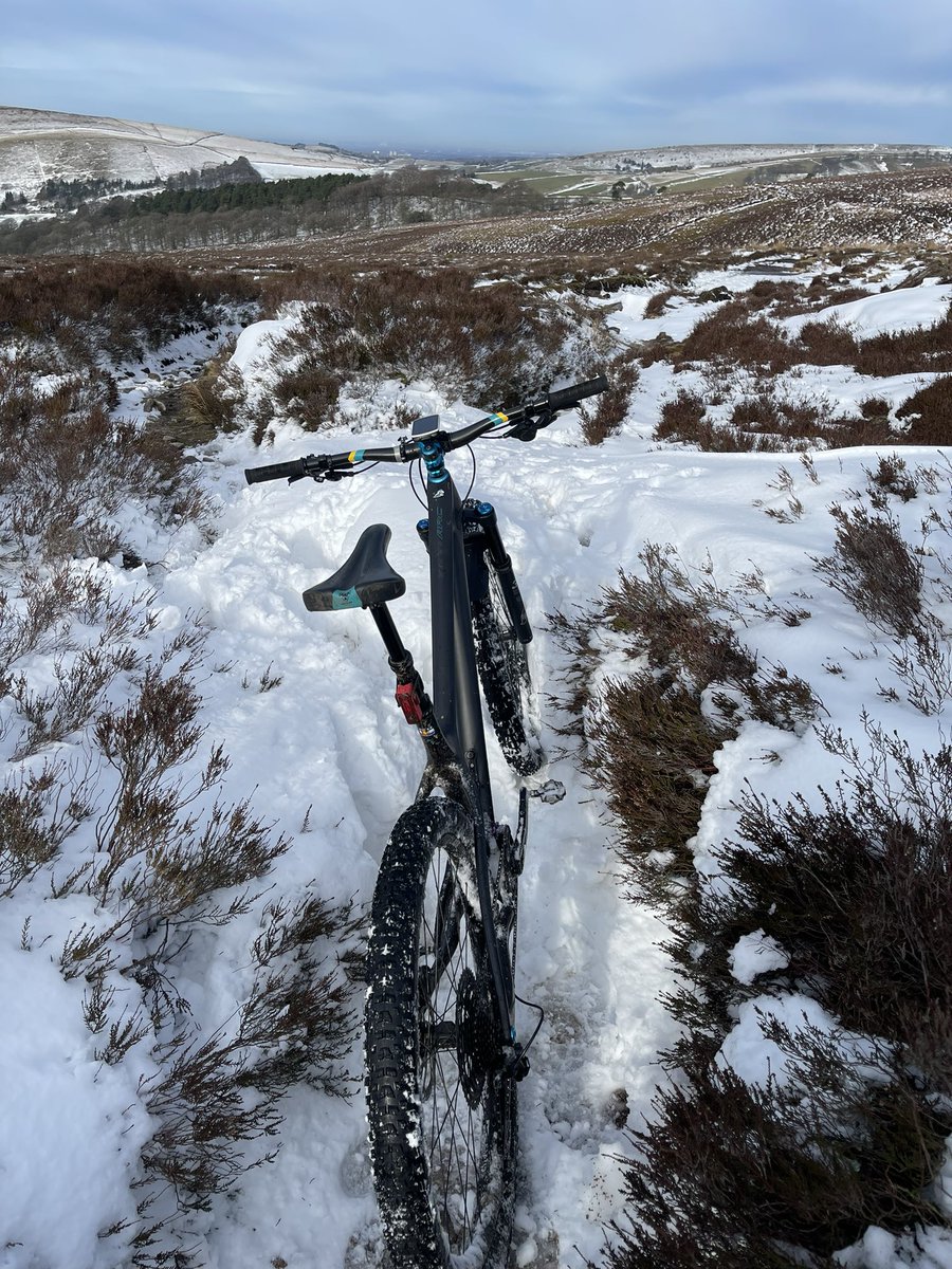 Faction_cc's tweet image. Deep snow made accessing Jacob’s Ladder from Hayfield a losing battle this morning. Sheet ice on Kinder cobbles and deep icy snow made shooting cabins DH very hard going. Headed to Snake Pass, definite highlight. @KoftheP
