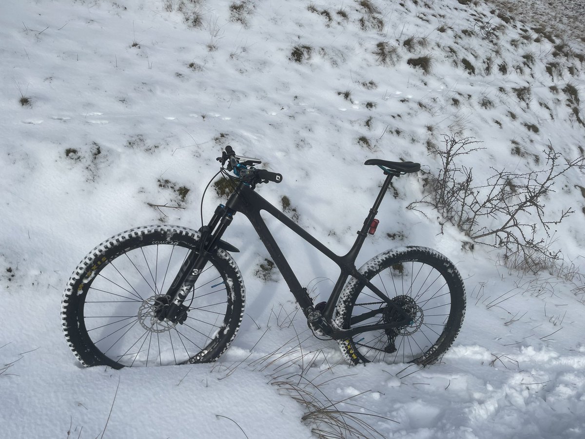 Faction_cc's tweet image. Deep snow made accessing Jacob’s Ladder from Hayfield a losing battle this morning. Sheet ice on Kinder cobbles and deep icy snow made shooting cabins DH very hard going. Headed to Snake Pass, definite highlight. @KoftheP