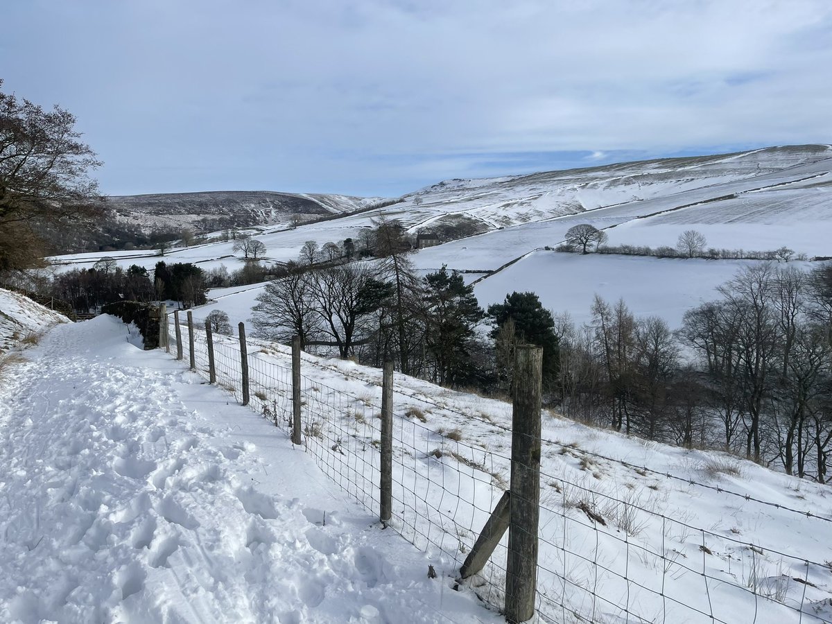 Faction_cc's tweet image. Deep snow made accessing Jacob’s Ladder from Hayfield a losing battle this morning. Sheet ice on Kinder cobbles and deep icy snow made shooting cabins DH very hard going. Headed to Snake Pass, definite highlight. @KoftheP