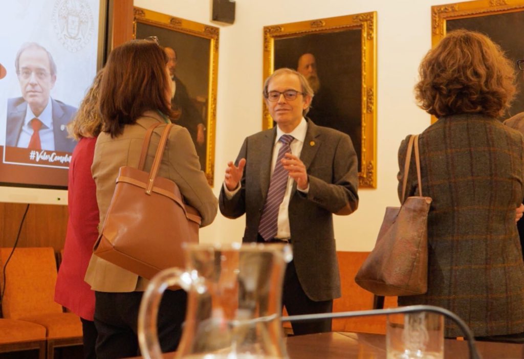 La <a href="/unicomplutense/">Complutense</a> crece dando capacidad a sus facultades y departamentos para organizarse: mejor docencia e investigación. Y por eso necesitamos más PAS y con competencias específicas <a href="/javardiaz/">Javier Arias Díaz</a> #JavierAriasRector #valorcomplutense