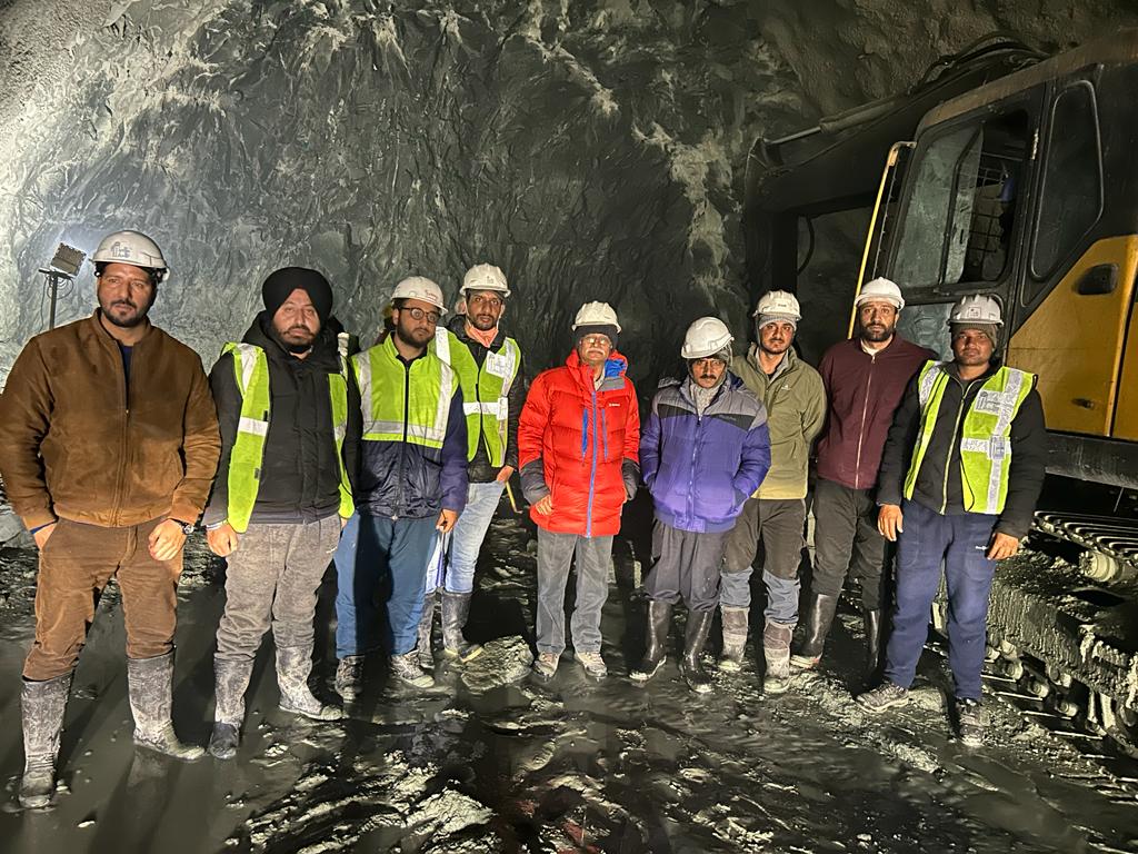 LadakhRo's tweet photo. Visit of Shri Padam Kumar ADG(Retd.) ED(P) RO-Ladakh,NHIDCL to Zojila Tunnel Eastern Portal on 10th March 2023. @nhidcl  @NhidclSrinagar @prasarbharti @radionews_kargi https://t.co/xqzinGfRQL