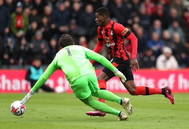 Dango Ouattara half-time stats vs Liverpool:

1 Assist
0.44 xG
4 Successful Dribbles (Most in match)
3 Crosses 
1 Tackle
2 Clearances 
8/12 Duels Won (Most in match)

❄️

#BOULIV