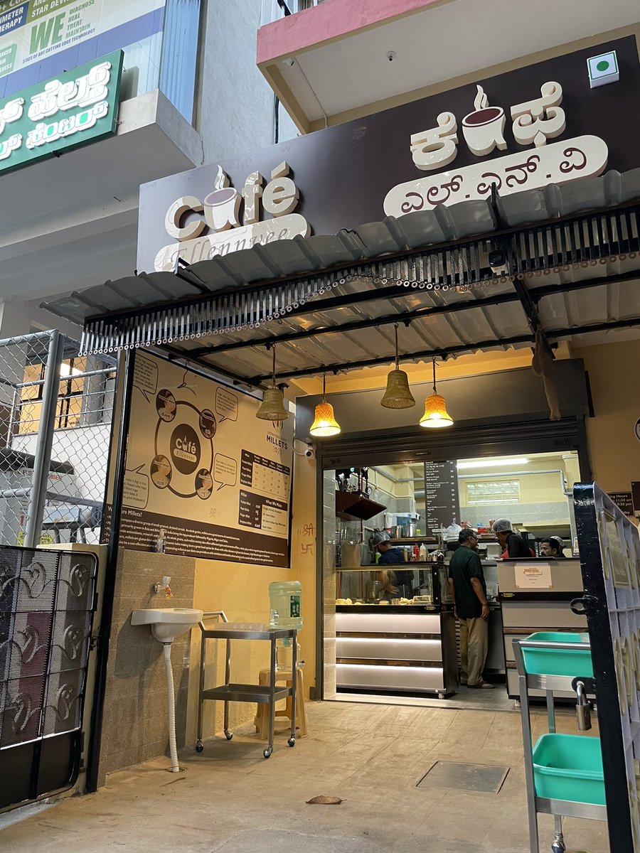 ktgbhat07's tweet photo. Filter Coffee @ Cafe Ellennvee, Jayanagar 5th Block (near Shalini Grounds)
with @ShanubhogrU
#filtercoffee #Bengaluru https://t.co/tWjnZxCuLW