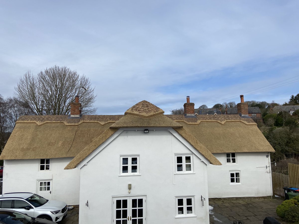 masterthatcher2's tweet photo. #Utkinton complete. #Thatching. https://t.co/iPHfjKs0E4