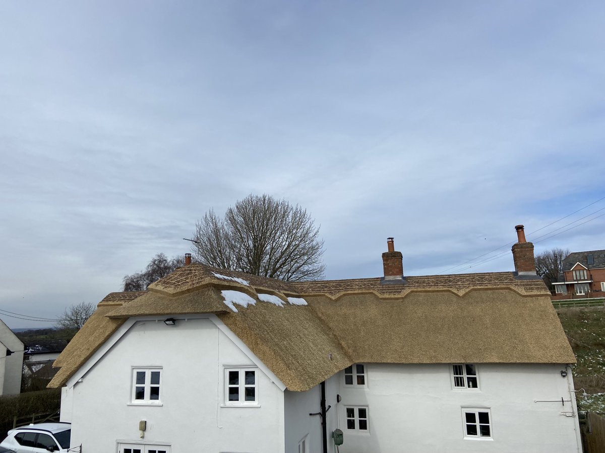 masterthatcher2's tweet photo. #Utkinton complete. #Thatching. https://t.co/iPHfjKs0E4