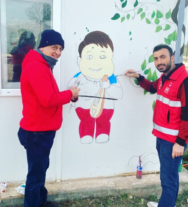 GkhanAKYILDIZ's tweet photo. Değerli Büyüğüm @tuncayulusan 'la birlikte hızlı bir çalışmayla, hem gençlik gönüllüleri hem de göç personellerimizle birlikte "Gençlik Merkezi"mizi açtık.

Oyun alanları ve atölyeleriyle inş. güzel bir hizmete vesile olacaktır.

Teşekkürler @gencliksporbak
🇹🇷

#SüleymanBulut https://t.co/8oNcuXktJf