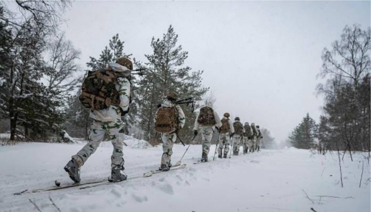 AlpinsHist's tweet image. et dont s'inspirent toujours les Troupes de montagne 🇫🇷 pour se préparer aux engagements en taïga enneigée et glacée. Les 🇫🇮 sont une référence.
#coldweatherwarfare #arcticwarfare #OMGF