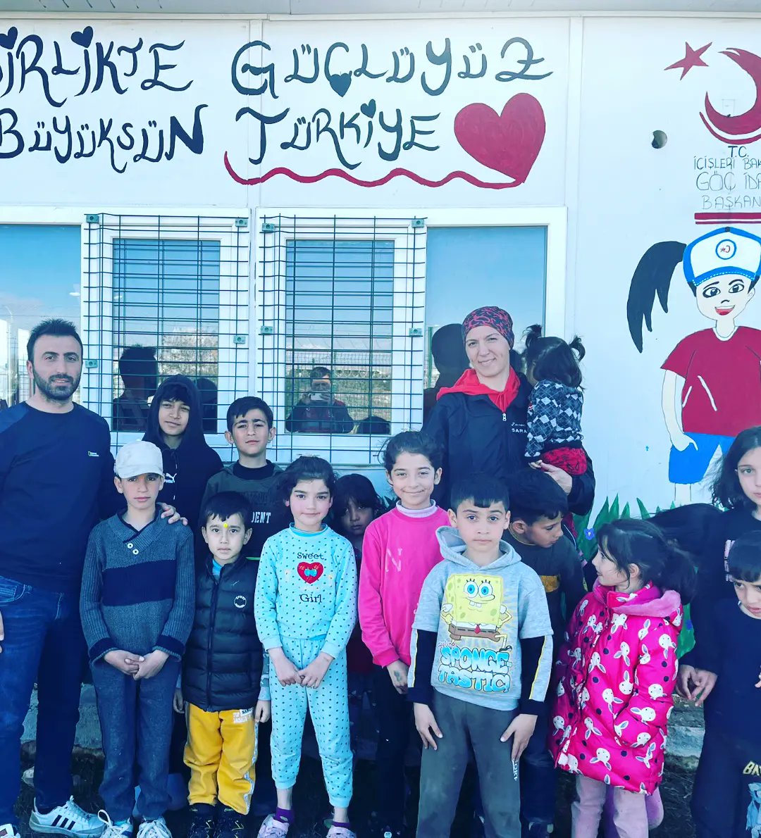GkhanAKYILDIZ's tweet photo. Değerli Büyüğüm @tuncayulusan 'la birlikte hızlı bir çalışmayla, hem gençlik gönüllüleri hem de göç personellerimizle birlikte "Gençlik Merkezi"mizi açtık.

Oyun alanları ve atölyeleriyle inş. güzel bir hizmete vesile olacaktır.

Teşekkürler @gencliksporbak
🇹🇷

#SüleymanBulut https://t.co/8oNcuXktJf