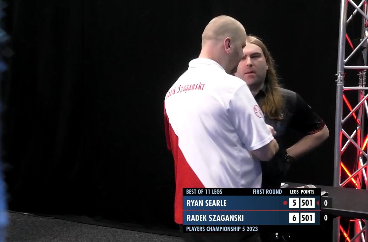 livedarts's tweet photo. 𝗥𝗘𝗦𝗨𝗟𝗧 🇵🇱

Ryan Searle squanders 8⃣ match darts in the deciding leg, gifting a 6-5 victory to Poland's Radek Szaganski!

#PC5 https://t.co/a487Ngmh88