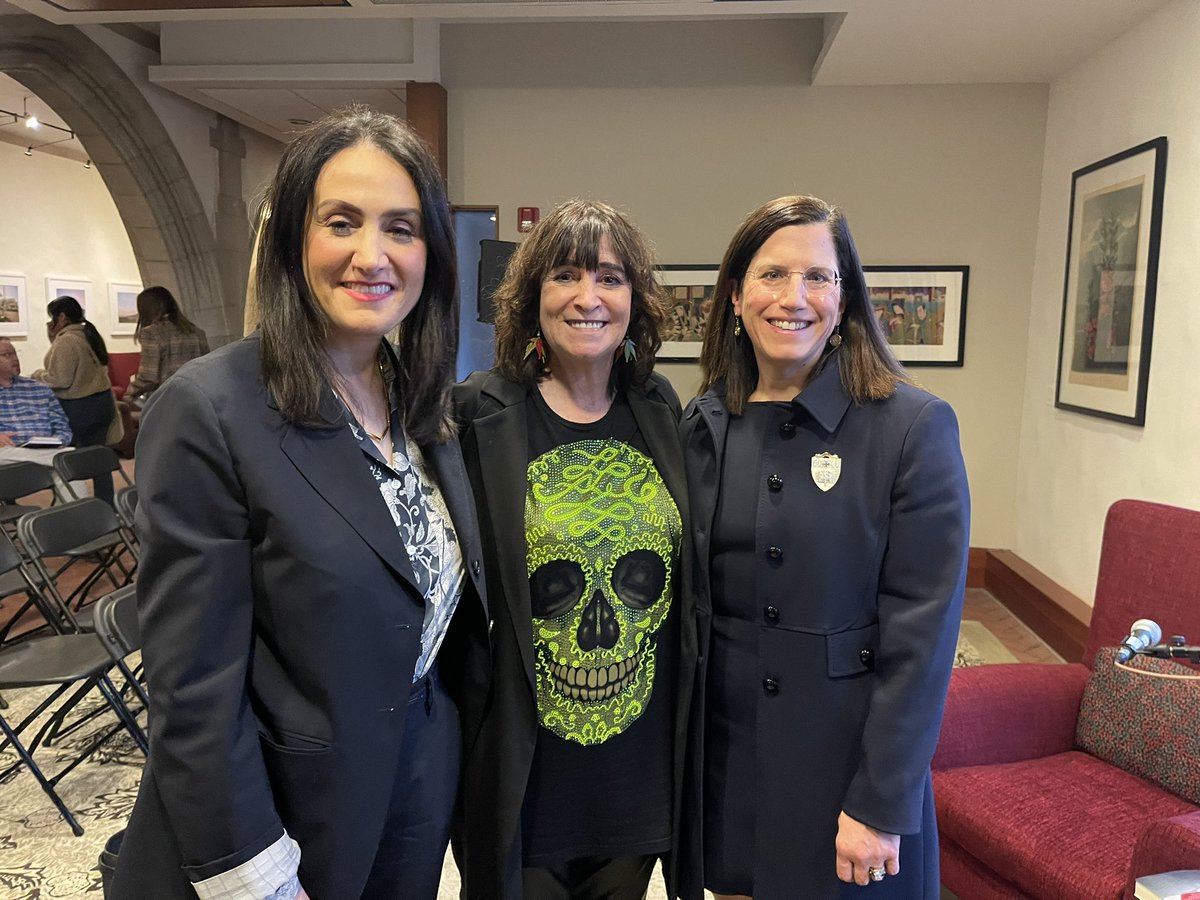 tereramosesq's tweet photo. Gracias @WellesleySpan @MCaruso_Cabrera y @BrunaHusky por una magnífica tarde llena de recuerdos tan gratos. ¡Increíble pensar que han pasado 32 años desde la última vez que nos vimos! Gracias por ayudar al mundo entender que somos muchos los que no estamos cuerdos. https://t.co/0Qn7uQuQsa