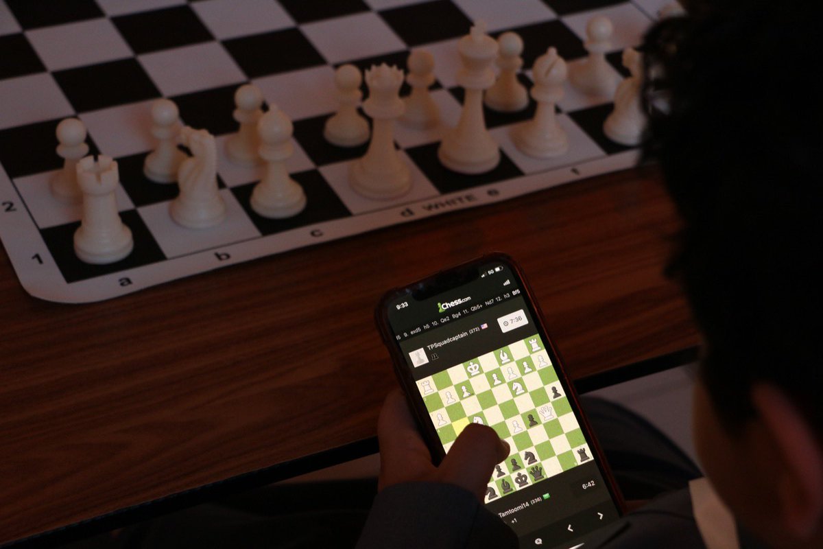Growthcaffe's tweet photo. 60 لاعب ولاعبة شطرنج بمختلف الفئات العمرية ضمن 7 جولات حماسية ♟️🔥

عينكم على قهوتنا😉 https://t.co/YMV0UtsAYZ
